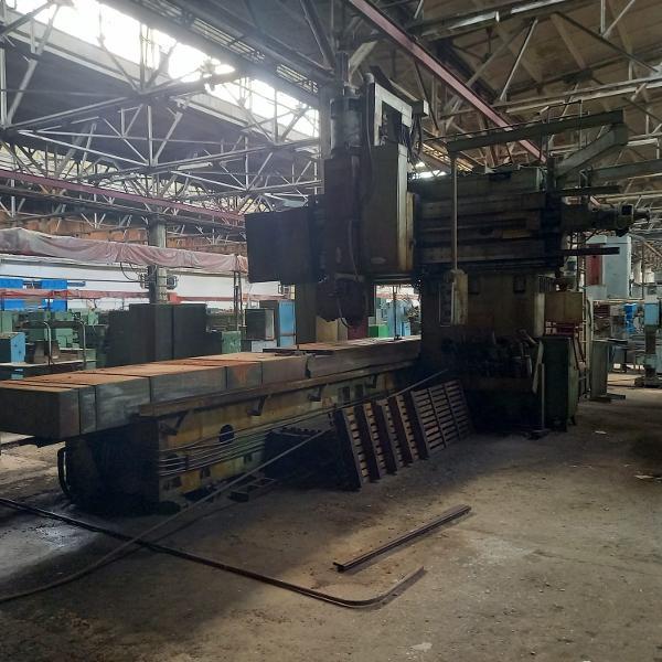 Вертикально-фрезерный станок с 10 метровой станиной год выпуска 2001, местоположение: Республика Дагестан, г. Махачкала, ул. И. Казака, 37 (должник ОАО Авиаагрегат)