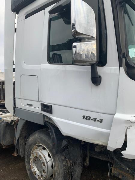 Грузовой тягач сидельный Mercedes-Benz Actros 1844LS, г.в. 2013, vin Z9M9340335G816313, цвет белый RAL 9010. АТС после ДТП, повреждения передней части автомобиля, отсутствует бампер передний,повреждены оба подкрылка, повреждение левого переднего зеркала, рабочее состояние не проверялось. Расположенный по адресу: Сопка Соловарака. Должник ООО «Грин Хауз»
