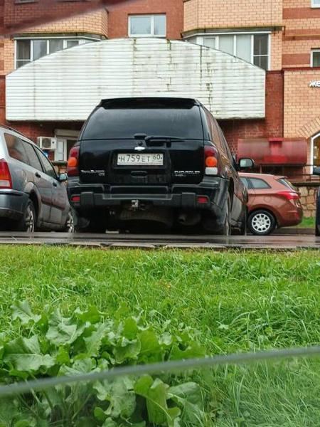 Лот № 4 (вторичные). Автомобиль Шевроле GMT 360, 2007 года выпуска, государственный номер Н759ЕТ60, идентификационный номер (VIN) XWFDT13S170000615, номер кузова (прицепа) XWFDT13S170000615, номер двигателя C72277492, объем двигателя - 4157 куб. см, мощность двигателя - 295 л. с. Местонахождение: Псковская обл., г. Псков, ул. Юбилейная, .д 32.Должник (собственник) – Иванов Р.Г.