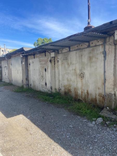 Нежилое помещение (гаражный бокс) площадью 17,9 кв. м, кадастровый номер 27:23:0020330:709, местонахождение: Хабаровский край, г. Хабаровск, ул. Знаменщикова, д. 9А"В", ПГСК 706, бокс 35.