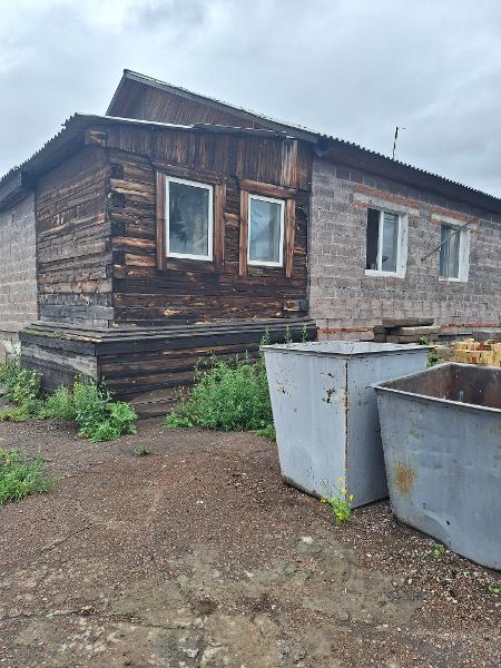 Нежилое здание (здание администрации) площадью 178 кв. м, кадастровый номер 03:24:034301:480. Местоположение: Республика Бурятия, г. Улан-Удэ, ст. Медведчиково, д. 18. Земельный участок площадью 328 кв. м, кадастровый номер 03:24:034301:467. Местоположение установлено относительно ориентира, расположенного в границах участка. Почтовый адрес ориентира: Республика Бурятия, г. Улан-Удэ, ст. Медведчиково.