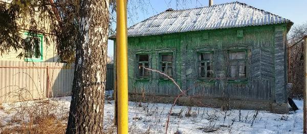 Лот № 21 (повторные торги). Жилой дом площадью 28,6 кв. м, кадастровый номер 36:31:0700003:306, земельный участок площадью 4295 кв. м, кадастровый номер 36:31:0700003:30, местонахождение:  Воронежская обл., Хохольский р-н, с. Гремячье, ул. Садовая, д. 11. Собственник - Администрация Гремяченского сельского поселения Хохольского муниципального района Воронежской области.