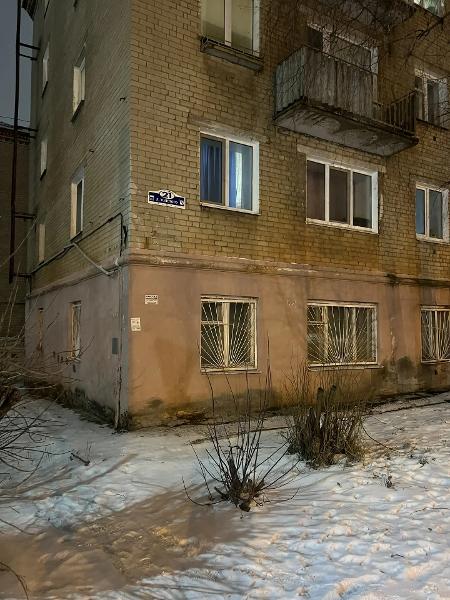 1/3 доли в праве общей долевой собственности на комнату в 5-комнатной квартире, пл.13,8кв.м., кад.№59:03:0400084:250, соб-к: Кузнецов А.В., адрес: Пермский край, г. Березники, ул. Льва Толстого,21-3 (Сведения о зарегистрированных лицах и капремонте отсутствуют).