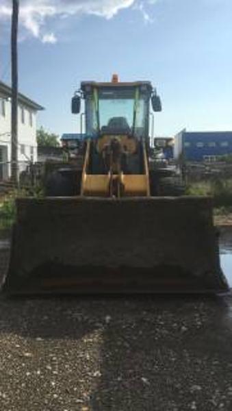 Погрузчик фронтальный LG933L SHANDONG LINGONG CONSTRUCTION, 2010г.в., г/н 1089XH24, заводской номер VLG0933LK090359, номер двигателя TO226B-6IG14 6B10G010869, основной мост №В9221870, вид движетеля колесный, цвет желтый. Начальная цена продажи 1 979 167 руб. Задаток 296900 руб.