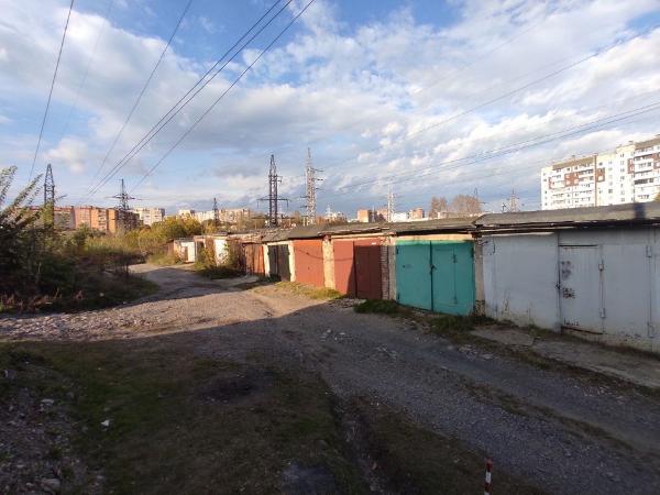 Гаражный бокс, площадью 34,6 кв.м, кадастровый №24:50:0100216:1823, расположенный по  адресу: Красноярский край, г. Красноярск, ул. Крупской, здание 46А/12, строение 30 (земуч. под гаражом не образовывался). Начальная цена продажи 957 950 руб. Задаток 143700 руб.