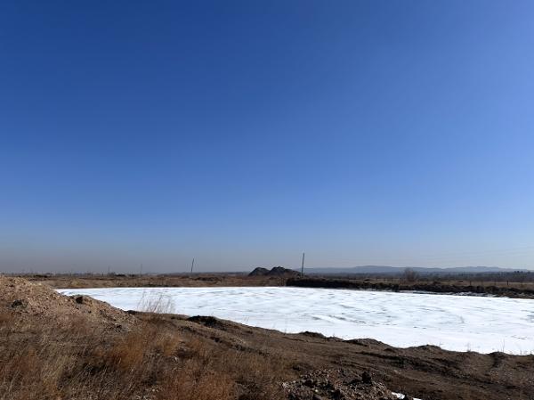 Земельный участок, категория земель: земли сельскохозяйственного назначения, виды разрешённого использования: для организации крестьянского (фермерского) хозяйства, расположенный по адресу: Забайкальский край,  Читинский  р-он, северо-восточнее с. Угдан, кадастровый номер 75:22:660121:971, площадью 34 718 +/- 1630 кв.м. На участке постройки и сооружения отсутствуют, на территории участка протекает река Чита