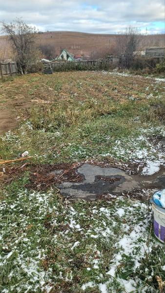 Земельный участок, категория земель: земли населенных пунктов, виды разрешённого использования: для ведения личного подсобного хозяйства, расположенный по адресу: Местоположение установлено относительно ориентира, расположенного в границах участка, Почтовый адрес ориентира: Забайкальский край, р-н Агинский, п. Новоорловск, ул. Центральная, д.38, кадастровый номер 80:01:080102:659, площадью 600 кв.м. На участке постройки и сооружения отсутствуют.