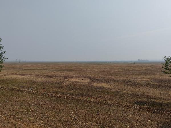 Земельный участок, категория земель: земли населенных пунктов, виды разрешённого использования: для индивидуального жилищного строительства, расположенный по адресу: Забайкальский край, г. Чита, район п. Застепь (птичник), земельный участок № 84, кадастровый номер 75:32:040333:2092, площадью 1201 +/- 12 кв.м. На участке постройки и сооружения отсутствуют.