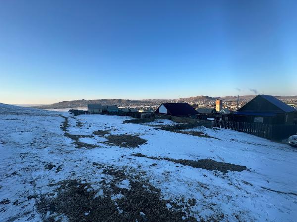 Земельный участок, категория земель: земли населенных пунктов, виды разрешённого использования: для индивидуального жилищного строительства, расположенный по адресу: Местоположение установлено относительно ориентира, расположенного в границах участка, Почтовый адрес ориентира: Забайкальский край, р-н Агинский, пгт.  Агинское, ул. 7 Октября, д.б/н, кадастровый номер 80:01:000000:136, площадью 1200+/-24 кв.м. На участке постройки и сооружения отсутствуют