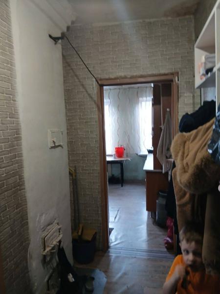 Квартира, назначение: жилое, этаж 1, площадь 48 кв.м., кадастровый номер 75:32:010436:123, по адресу: Забайкальский край, г. Чита, ул. Недорезова д. 6а, кв.3. Квартира 2-х комнатная, кухня, санузла нет, окна пластиковые, на стенах обои, на полу линолеум, потолок деревянный, дверь железная.