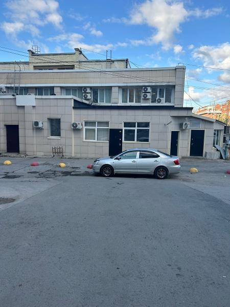 Легковой автомобиль Toyota Prernio, 2006 г.в., г/н М033ТХ154, № кузова (прицепа) ZZT2450032915, серого цвета (арест)