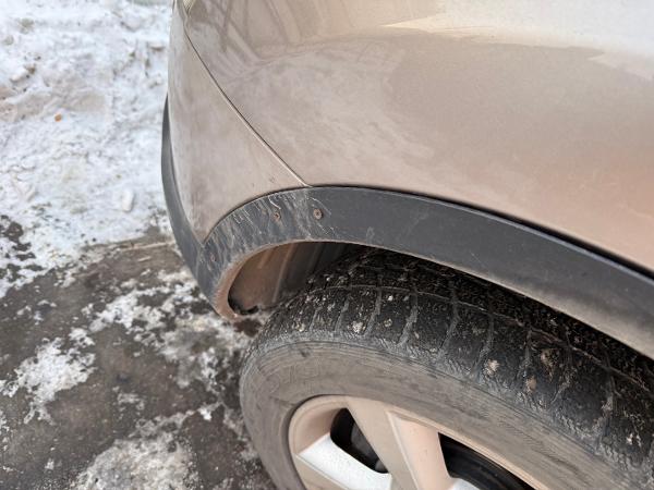 Лот №7 Легковой автомобиль Ниссан Кашкай, 2007 г.в., VIN SJNFBNJ10U1010556, цвет бежевый. Рабочее состояние не проверялось. Должник Фатеев Н.С. Обременения: запреты судебного пристава исполнителя на рег. действия. Начальная цена продажи 641000,00 руб. Задаток 97000,00 руб. (пор. 001/Тд)